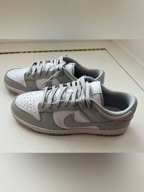 Nike Low-Top Sneakers in Light Gray and White